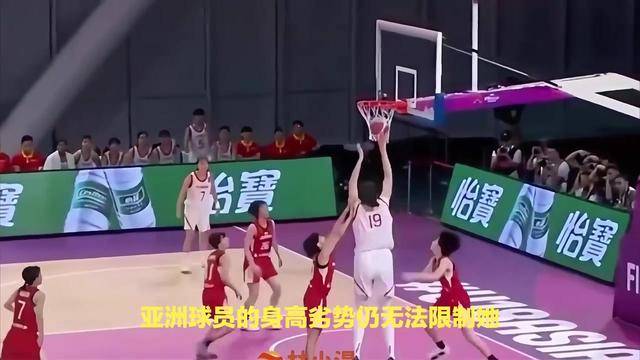 开云体育-莱万多夫斯基重返赛场，最后时刻胜出首场状态出色，老鹰观众沸腾！赛场气氛高涨的简单介绍-开云体育