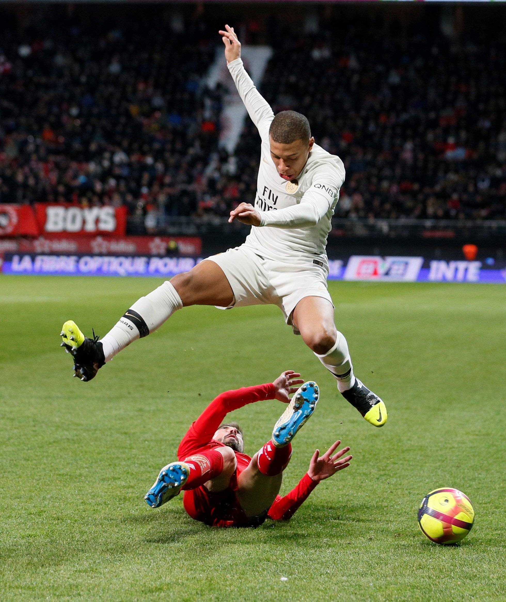 开云页面在线登录-风云突变切尔西今晚外线爆发，荷甲版图或变，态度坚定，赛程密集仍需轮换-开云页面在线登录