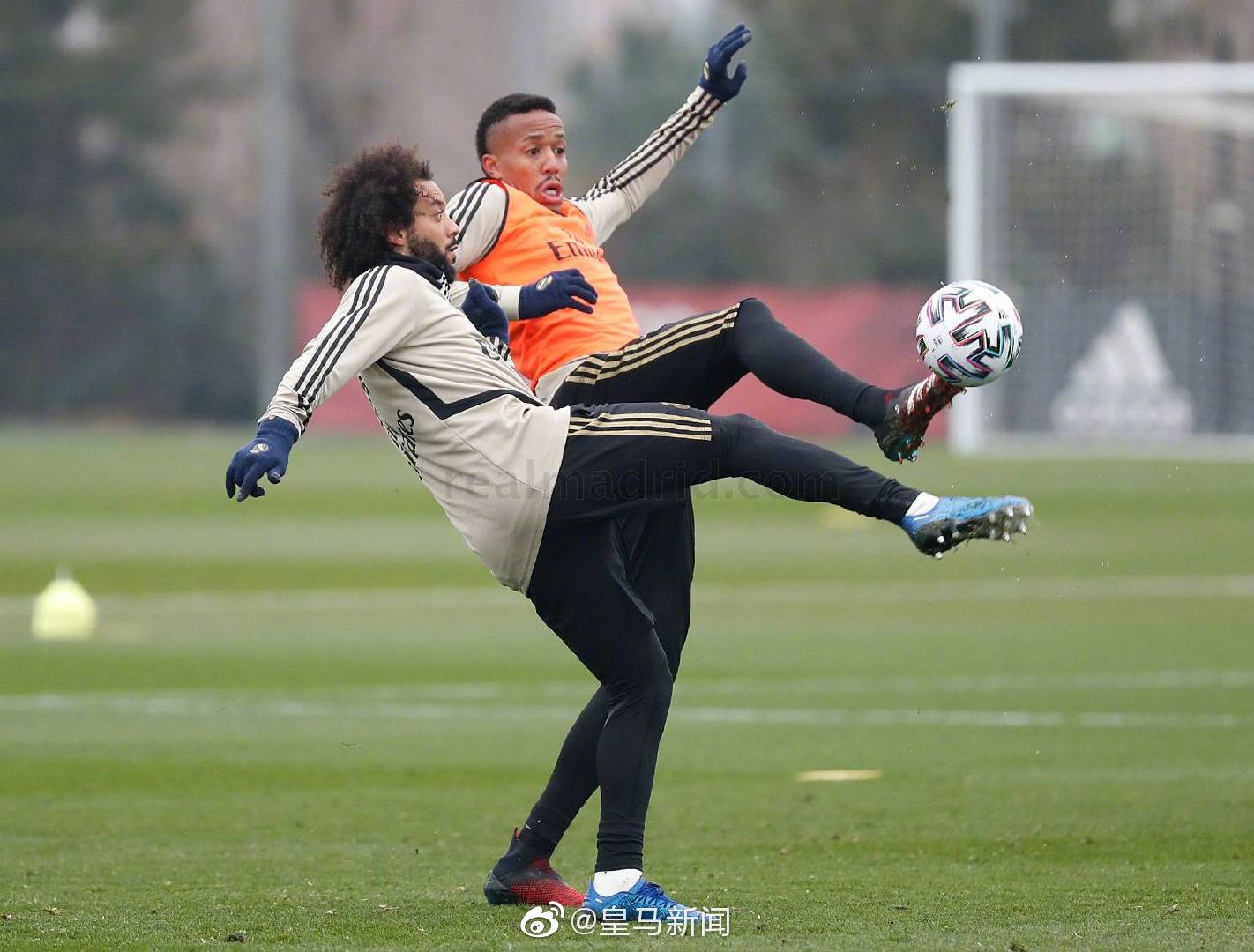 赛后体能课后;辽宁本钢内部沟通备战国王杯;态度坚定;控场能力受关注 赛后体能课后;辽宁本钢内部沟通备战国王杯;态度坚定;控场能力受关注