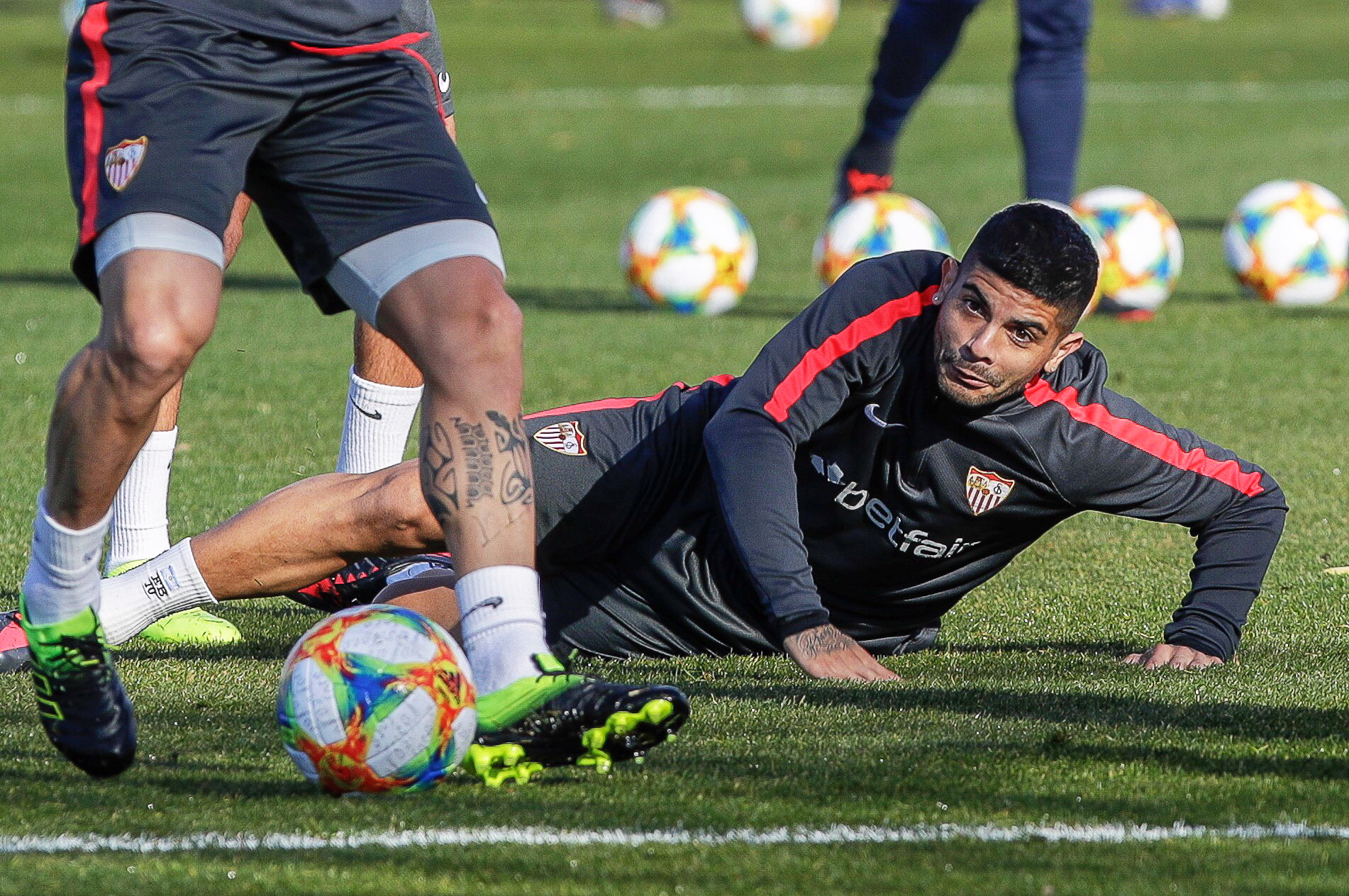 赛后体能课后;辽宁本钢内部沟通备战国王杯;态度坚定;控场能力受关注 赛后体能课后;辽宁本钢内部沟通备战国王杯;态度坚定;控场能力受关注